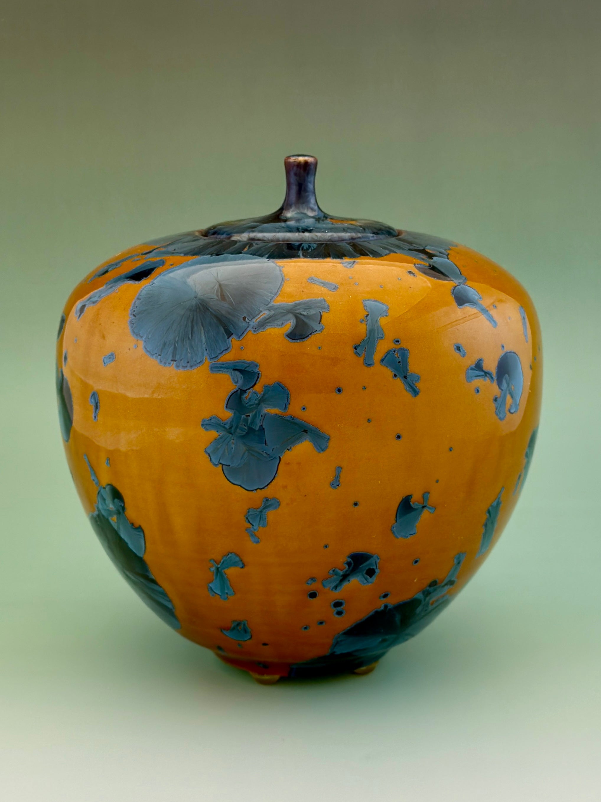 Medium Urn